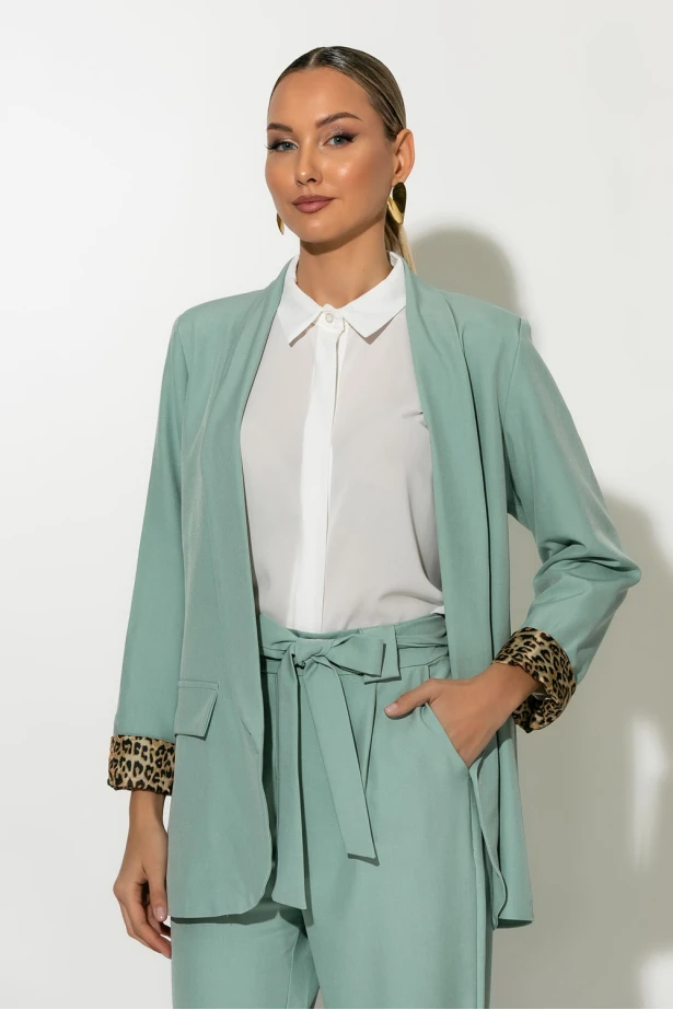 Σετ blazer με λεοπάρ φόδρα και παντελόνι με ζωνάκι βεραμάν