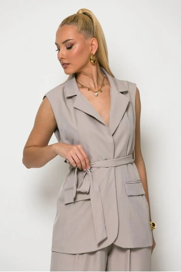 Σετ παντελόνα με λάστιχο και αμάνικο blazer με ζώνη μπεζ ανοιχτό