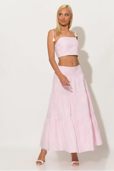 Σετ φούστα και crop top με δέσιμο στους ώμους και σφηγκοφωλία πίσω με κεντητά κοχύλια σιέλ