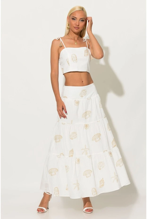 Σετ φούστα και crop top με δέσιμο στους ώμους και σφηγκοφωλία πίσω με κεντητά κοχύλια λευκό-χρυσό