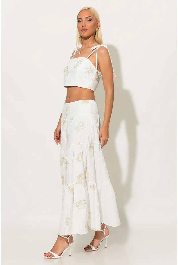 Σετ φούστα και crop top με δέσιμο στους ώμους και σφηγκοφωλία πίσω με κεντητά κοχύλια λευκό-χρυσό