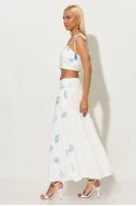 Σετ φούστα και crop top με δέσιμο στους ώμους και σφηγκοφωλία πίσω με κεντητά κοχύλια λευκό-σιέλ