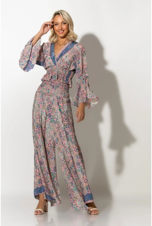 Σετ boho παντελόνα και κρουαζέ τοπ με βολάν στα μανίκια σομόν
