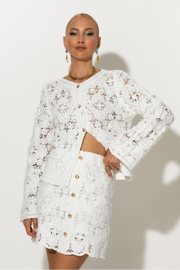 Crochet ζακέτα με χρυσά κουμπιά λευκό Crochet ζακέτα με χρυσά κουμπιά λευκό