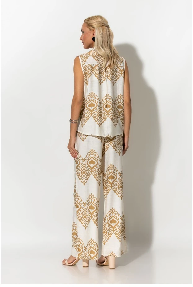 Σετ αμάνικο πουκάμισο και παντελόνα με ethnic ikat print λευκό-μπεζ