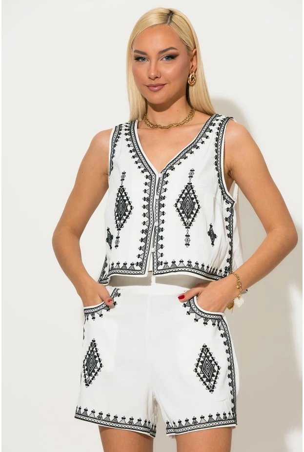 Σετ σορτς και γιλέκο με boho κεντήματα λευκό