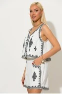 Σετ σορτς και γιλέκο με boho κεντήματα λευκό