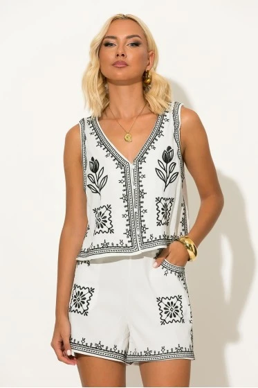 Σετ γιλέκο και σορτς με boho κεντήματα λευκό