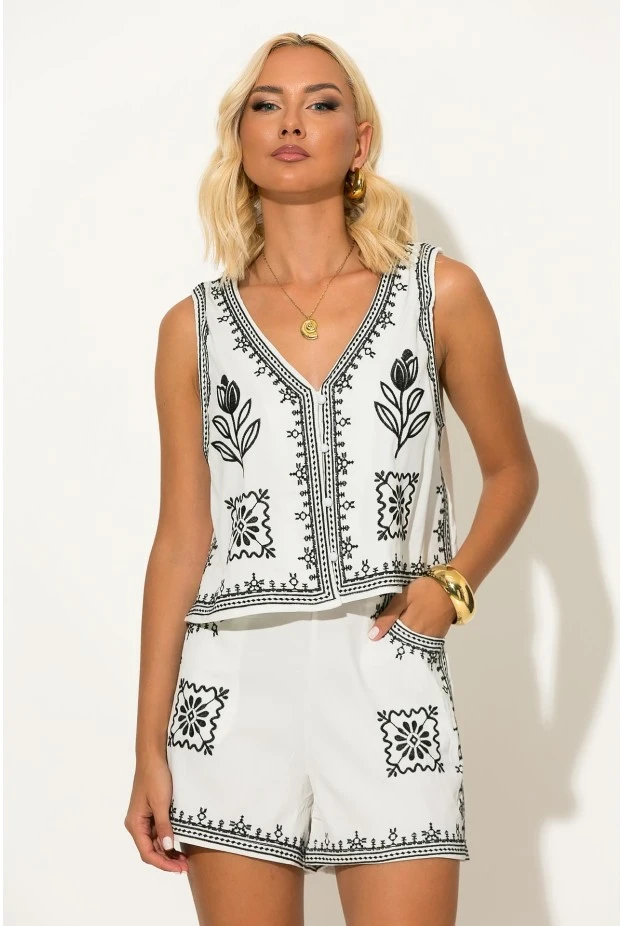 Σετ γιλέκο και σορτς με boho κεντήματα λευκό