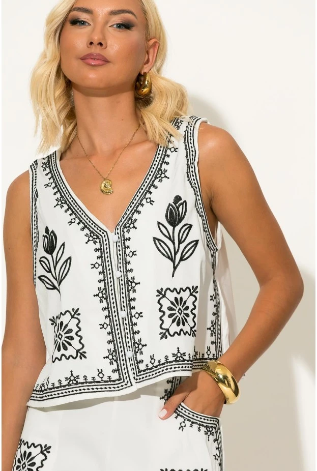 Σετ γιλέκο και σορτς με boho κεντήματα λευκό