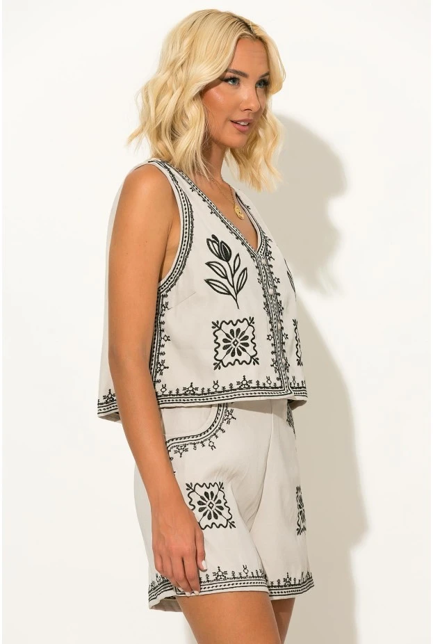 Σετ γιλέκο και σορτς με boho κεντήματα μπεζ