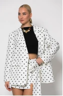 Σετ πουά blazer και ασύμμετρη φούστα-σορτς λευκό