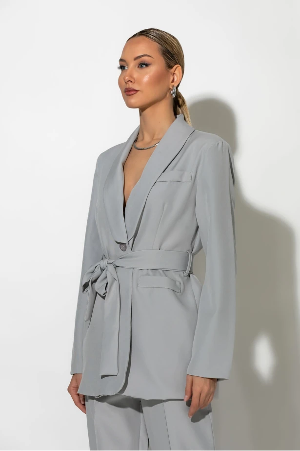 Σετ παντελόνα και blazer με βάτες και ζώνη γκρι Σετ παντελόνα και blazer με βάτες και ζώνη γκρι
