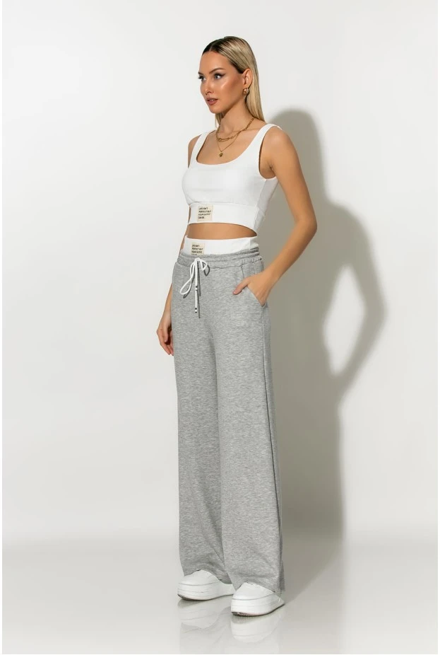 Σετ cropped μπλούζα τιραντέ με cups και boxer παντελόνα με pach γκρι
