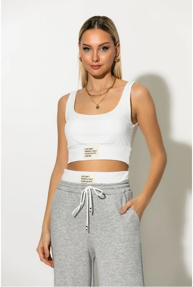 Σετ cropped μπλούζα τιραντέ με cups και boxer παντελόνα με pach γκρι