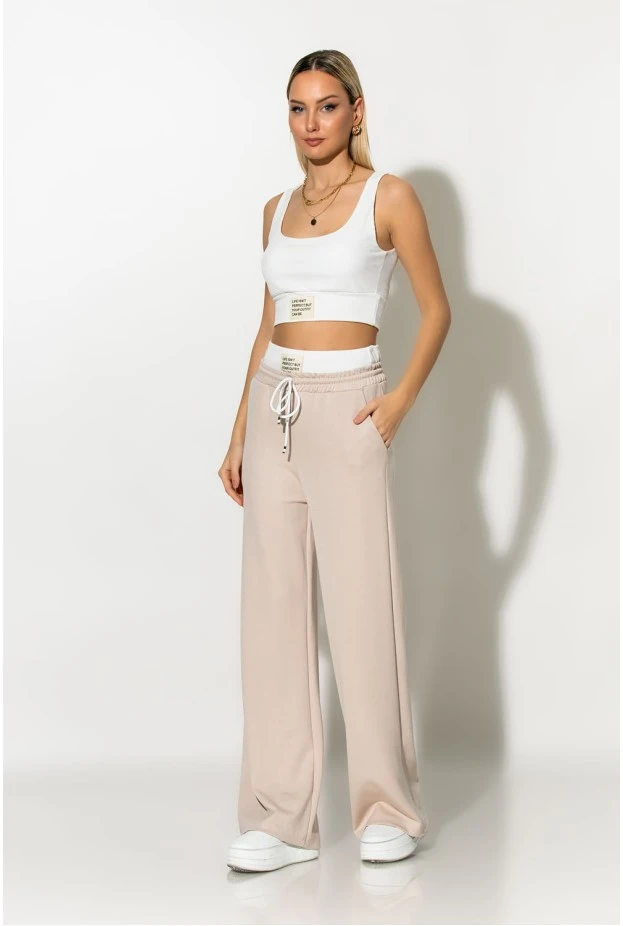 Σετ cropped μπλούζα τιραντέ με cups και boxer παντελόνα με pach μπεζ