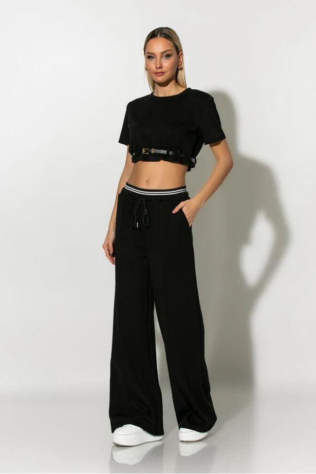 Σετ boxer παντελόνα και cropped μπλούζα με βάτες και ζωνάκι μαύρο