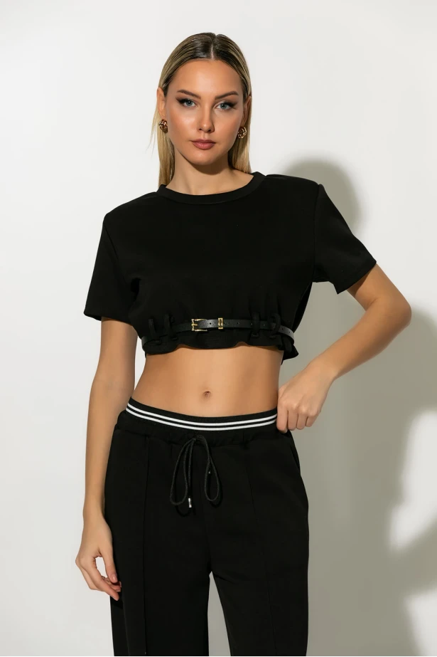 Σετ boxer παντελόνα και cropped μπλούζα με βάτες και ζωνάκι μαύρο