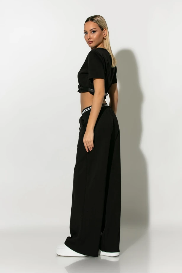 Σετ boxer παντελόνα και cropped μπλούζα με βάτες και ζωνάκι μαύρο