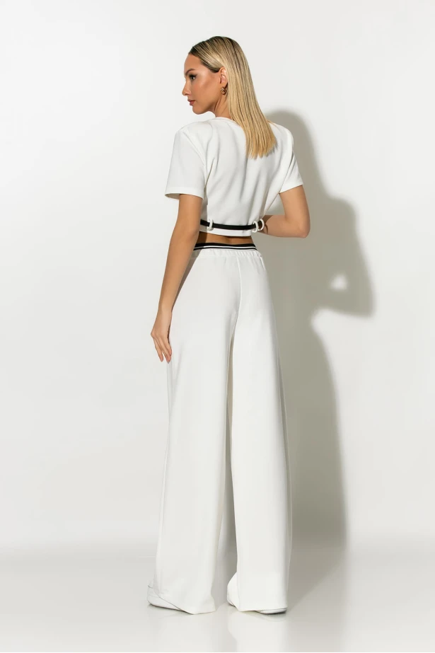 Σετ boxer παντελόνα και cropped μπλούζα με βάτες και ζωνάκι λευκό