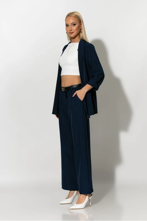 Σετ ριγέ blazer και παντελόνι μπλε Σετ ριγέ blazer και παντελόνι μπλε