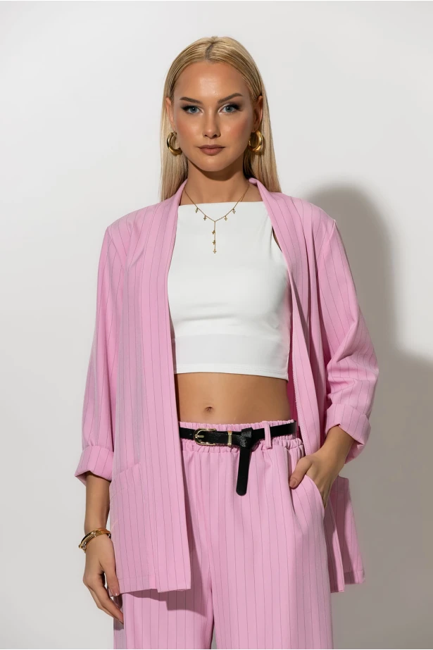Σετ ριγέ blazer και παντελόνι ροζ Σετ ριγέ blazer και παντελόνι ροζ