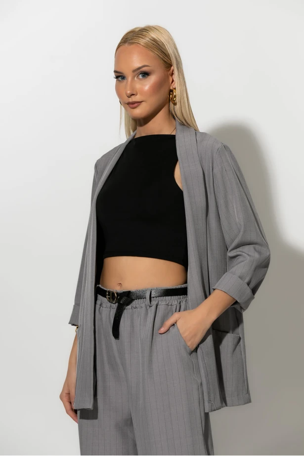 Σετ ριγέ blazer και παντελόνι γκρι Σετ ριγέ blazer και παντελόνι γκρι