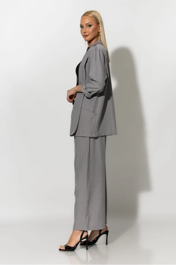 Σετ ριγέ blazer και παντελόνι γκρι Σετ ριγέ blazer και παντελόνι γκρι