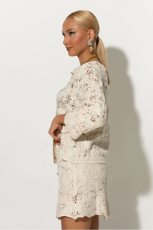 Crochet φούστα με χρυσά κουμπιά και λάστιχο στην μέση μπεζ Crochet φούστα με χρυσά κουμπιά και λάστιχο στην μέση μπεζ
