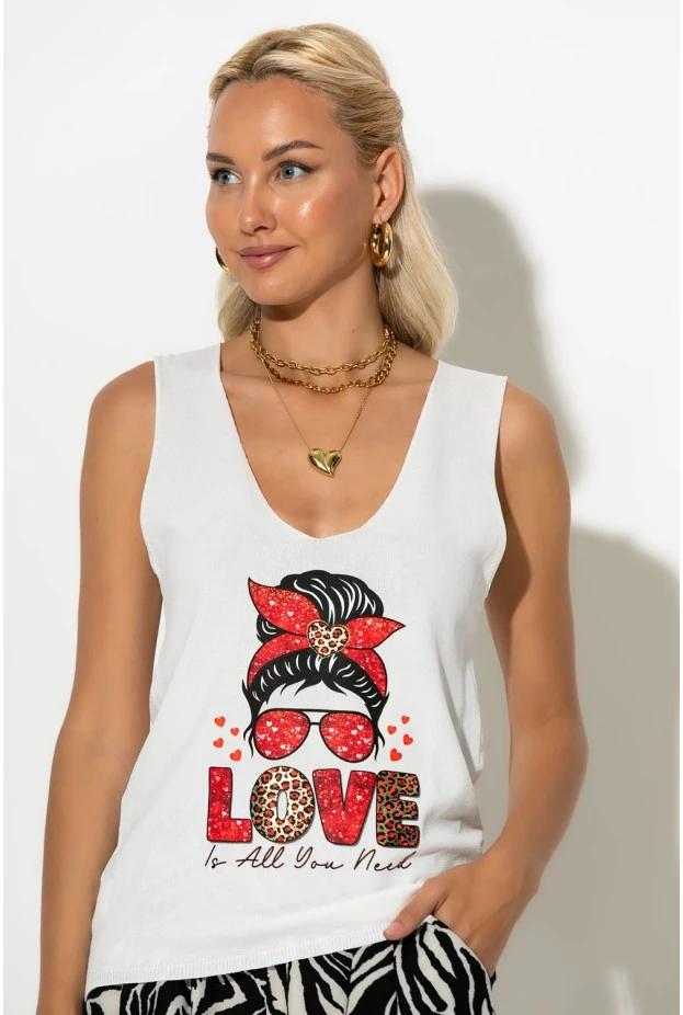 Πλεκτό αμάνικο με print love εκρού