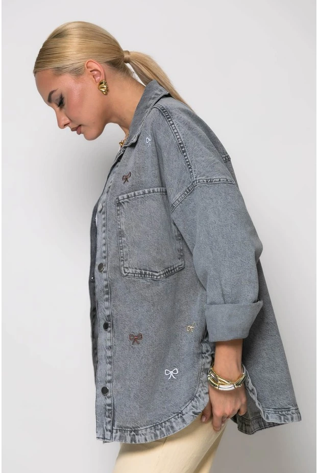 Jean jacket με φιογκάκια ανθρακί
