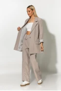 Blazer με ριγέ φόδρα και κουμπί μπεζ Blazer με ριγέ φόδρα και κουμπί μπεζ