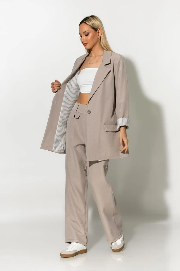 Blazer με ριγέ φόδρα και κουμπί μπεζ Blazer με ριγέ φόδρα και κουμπί μπεζ