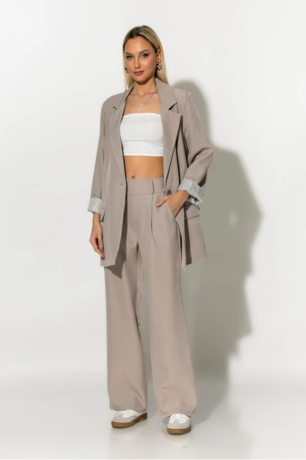 Blazer με ριγέ φόδρα και κουμπί μπεζ Blazer με ριγέ φόδρα και κουμπί μπεζ