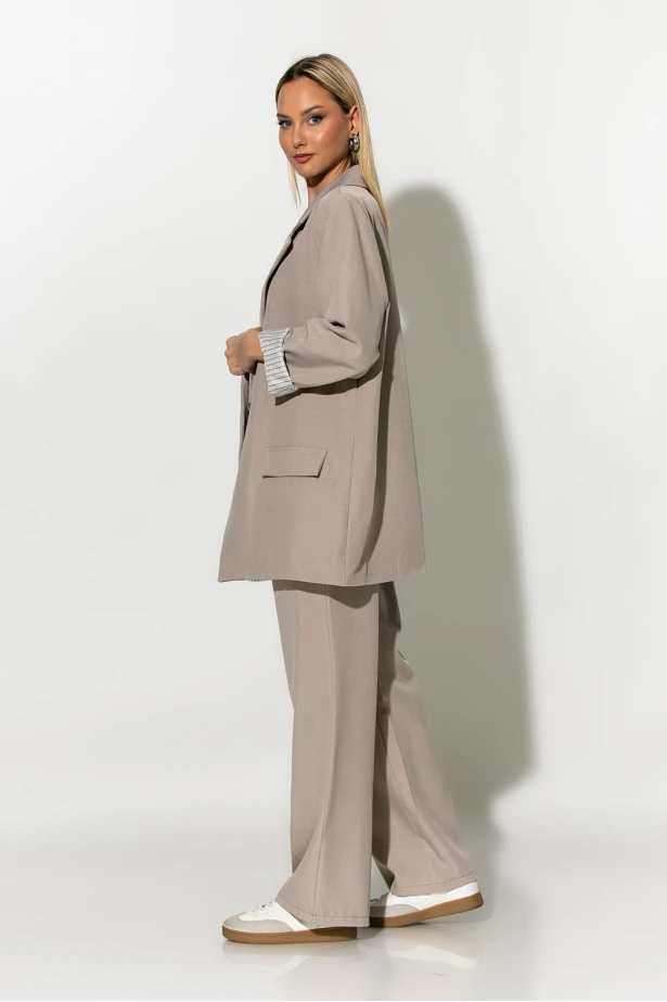 Blazer με ριγέ φόδρα και κουμπί μπεζ Blazer με ριγέ φόδρα και κουμπί μπεζ