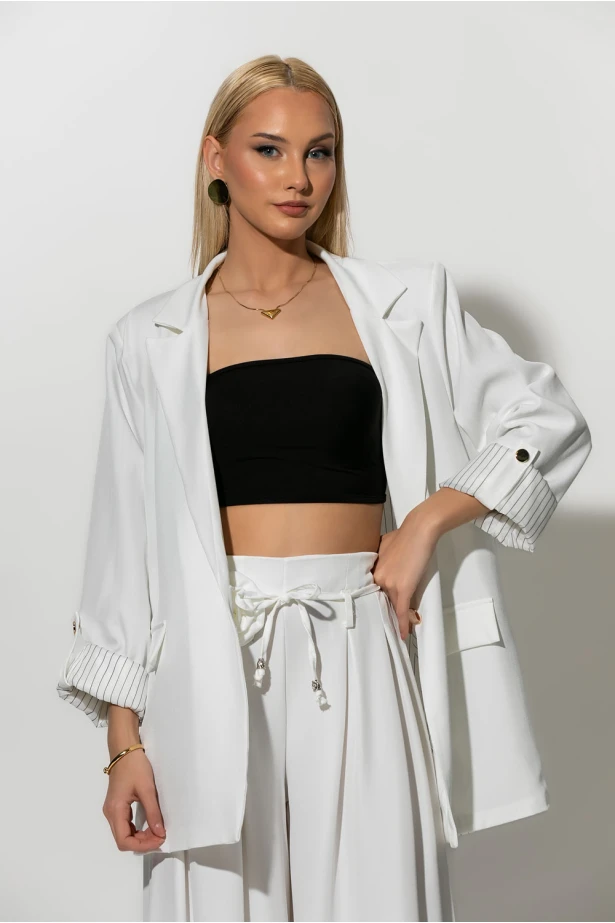 Blazer με ριγέ φόδρα και κουμπί στο μανίκι λευκό Blazer με ριγέ φόδρα και κουμπί στο μανίκι λευκό