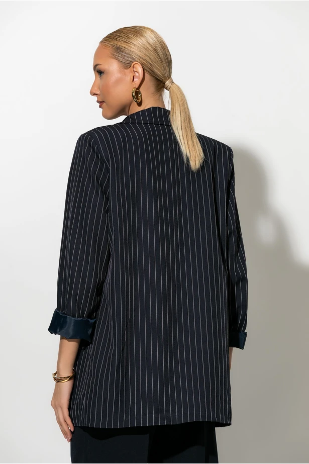 Ριγέ blazer με φόδρα και βάτες μπλε Ριγέ blazer με φόδρα και βάτες μπλε