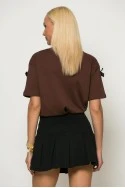 T-shirt με φιογκάκια καφέ