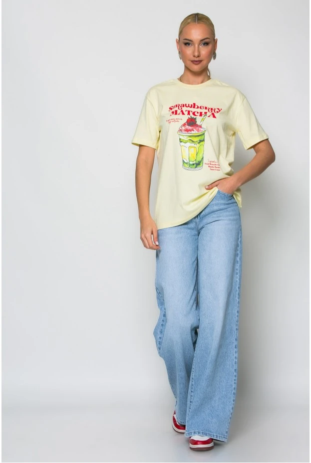 T-shirt κοντομάνικο με στάμπα strawberry matcha κίτρινο