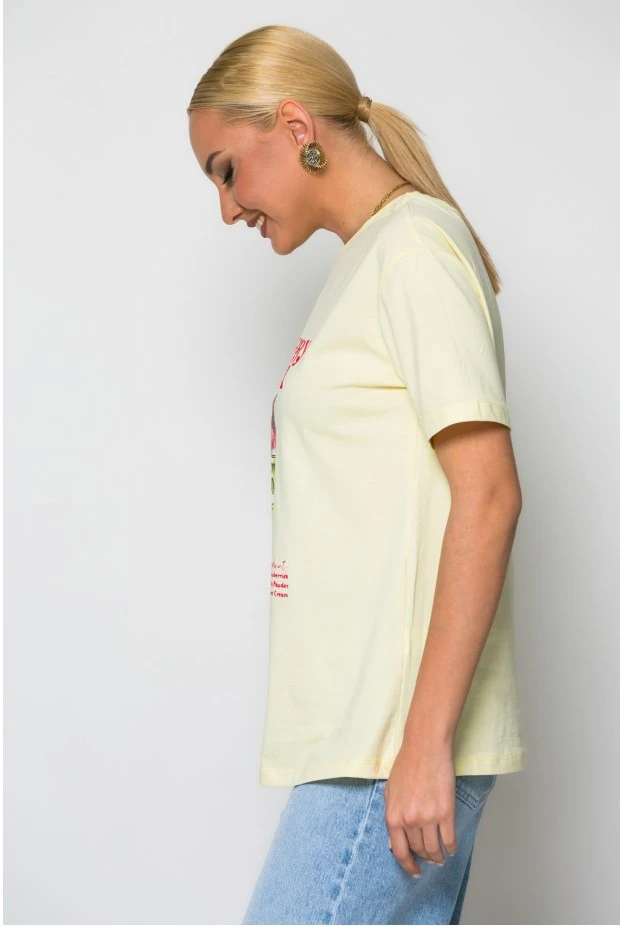 T-shirt κοντομάνικο με στάμπα strawberry matcha κίτρινο