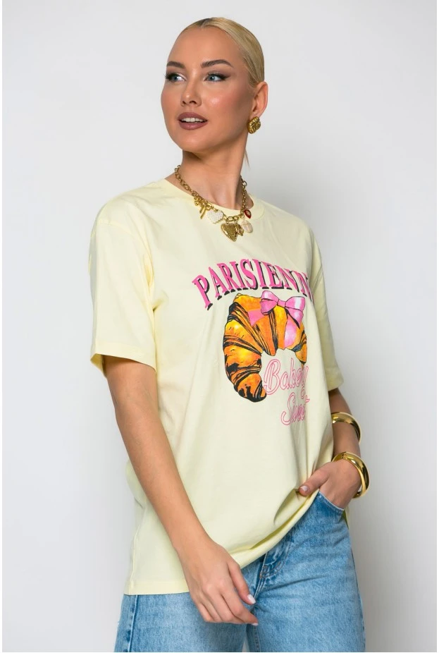 T-shirt κόντομάνικο με στάμπα parisienne κίτρινο