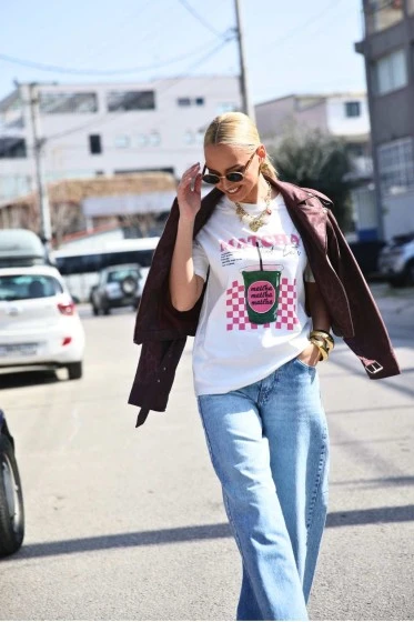 T-shirt κοντομάνικο με στάμπα matcha iced latte κίτρινο