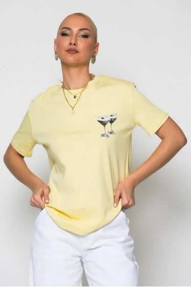 T-shirt κοντομάνικο με στάμπα espresso martini κίτρινο