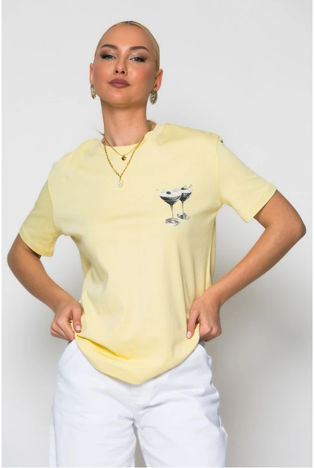T-shirt κοντομάνικο με στάμπα espresso martini κίτρινο