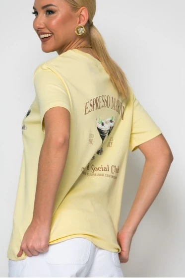 T-shirt κοντομάνικο με στάμπα espresso martini κίτρινο