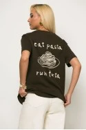 T-shirt με στάμπα eat pasta καφέ