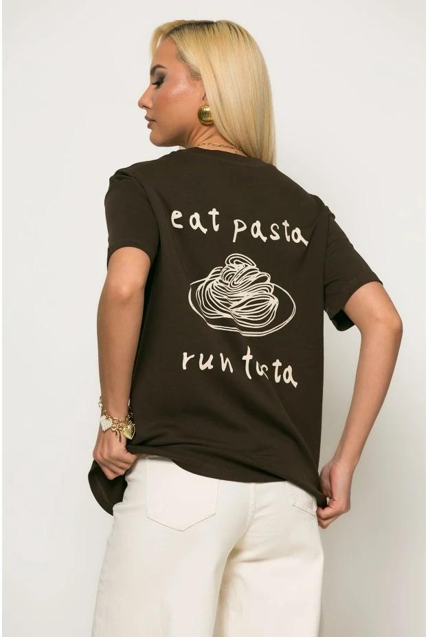 T-shirt με στάμπα eat pasta καφέ
