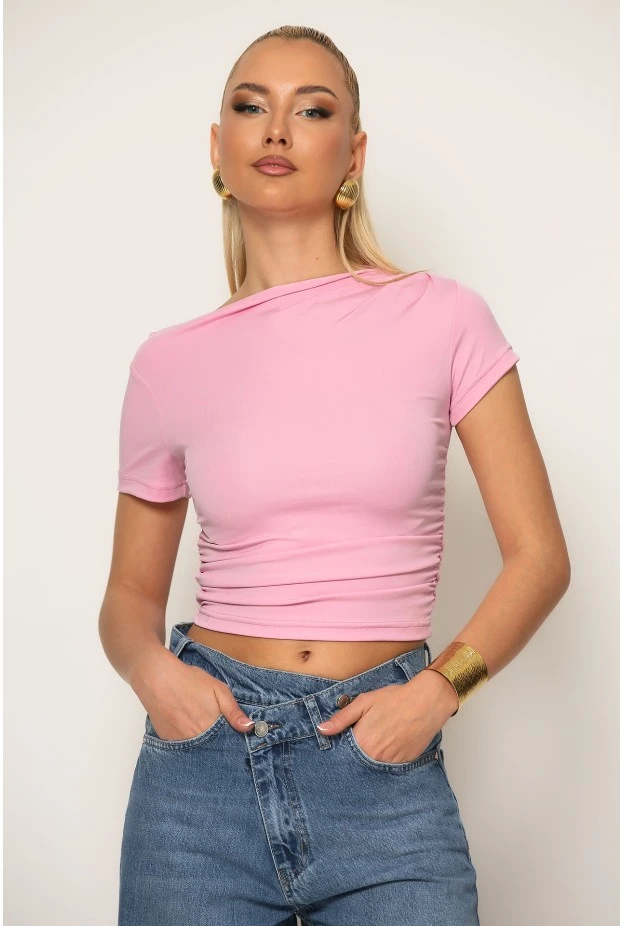 T-shirt με λοξή λαιμόκοψη ροζ