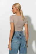 Ριπ crop top με άνοιγμα στο ντεκολτέ μπεζ