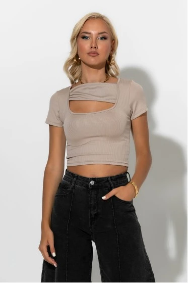 Ριπ crop top με άνοιγμα στο ντεκολτέ μαύρο